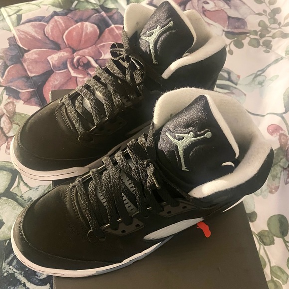 Sneakers - Picture 2 of 5